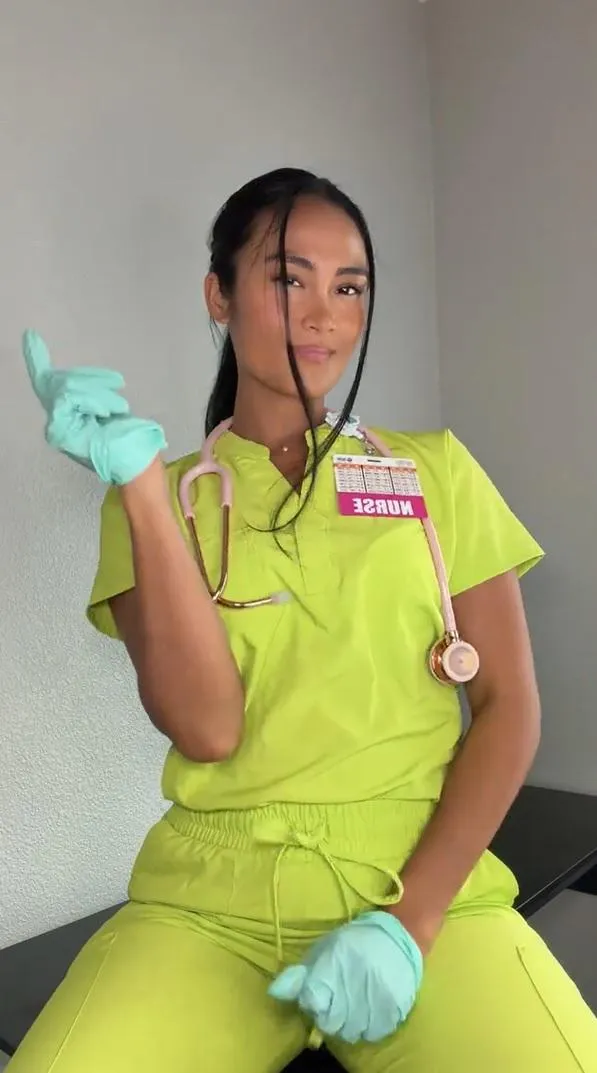 This nurse knows how to brighten a room 👩‍⚕️💉