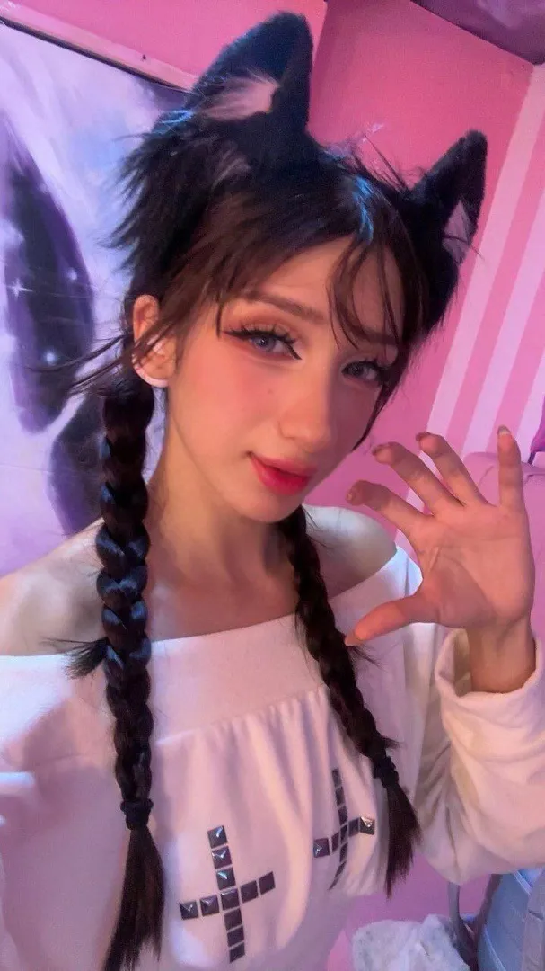 This pet’s been extra naughty today… collar’s on and I’m dripping for your hands