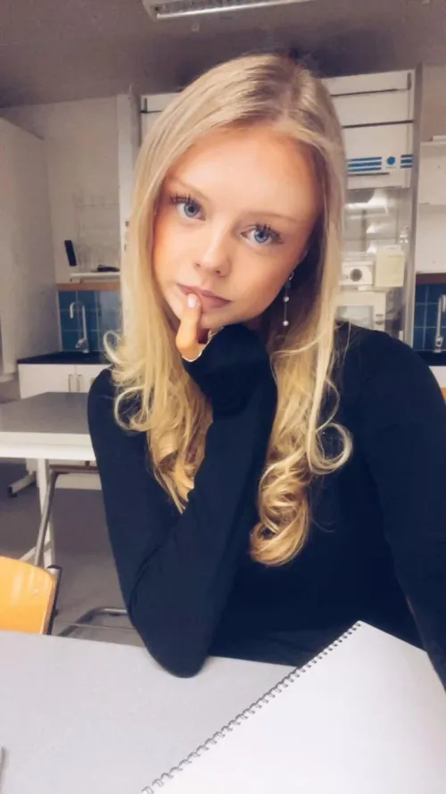 this tight 18yo needs to be your breeding toy tonight :>