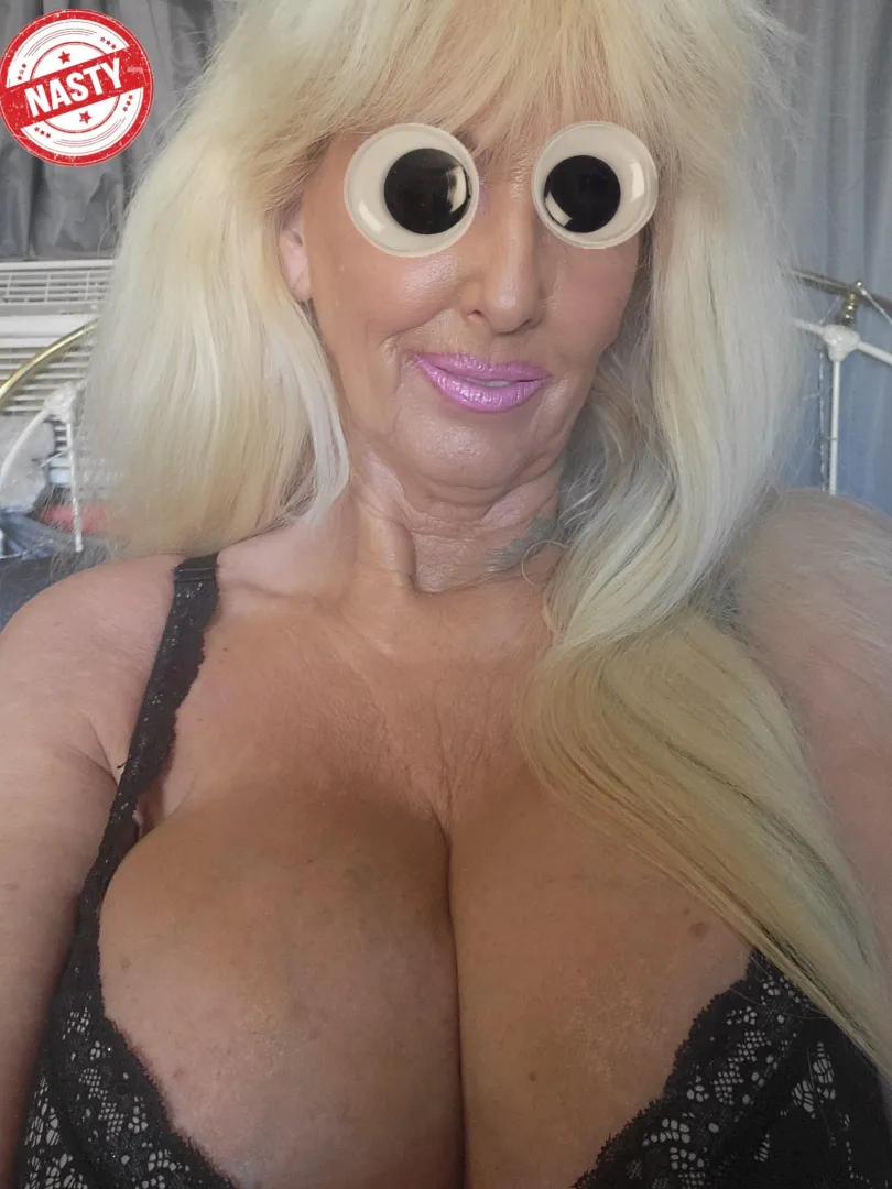 TIA GUNN ~ BUSTED OLD BALLDRAINER