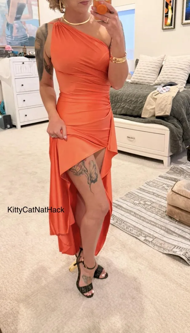 Tight dresses mean no undies even if you are going to a black-tie gala 
