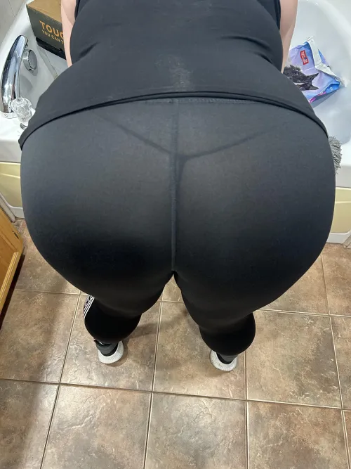 Time to clean this tub and wash this thick ass any helpers want to get the back….