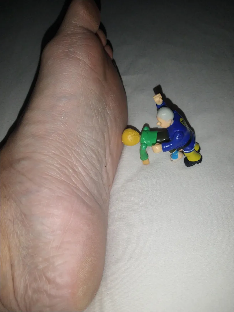 Tinies are fucking in front of my giant foot