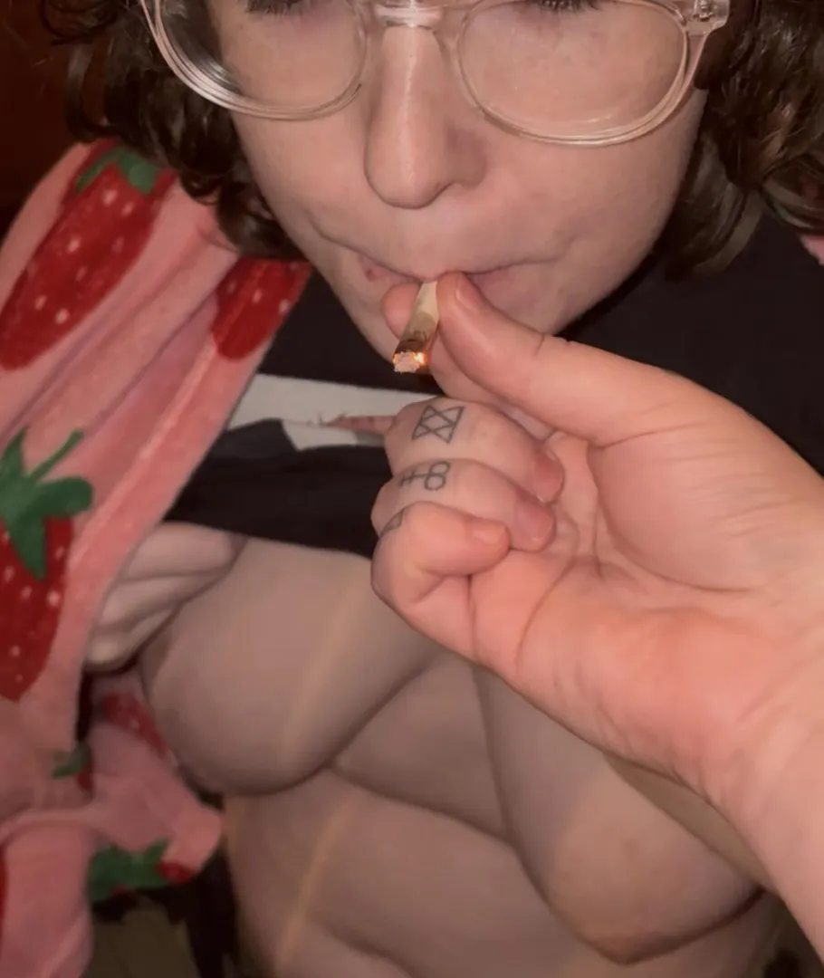 Tits n Joints baby, tits & Joints ! I fucking love Amnesia mixed !! 