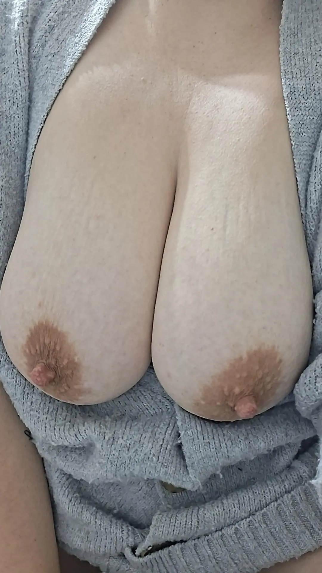 Titty Tuesday 😘