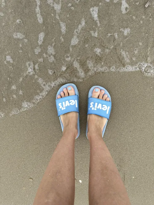 Toenails matching the sliders