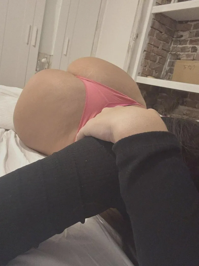 trans dom here lookin for a boy toy to suffocate with this ass here, check my bio for more! 