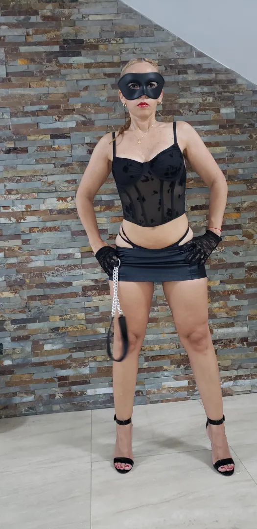 “Try to focus on the shoes… if you can.”