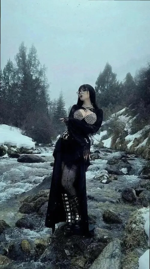 Trying to find this model from instagram threads