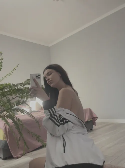 Trying to have a sneaky meet up with a guy twice my age 18F