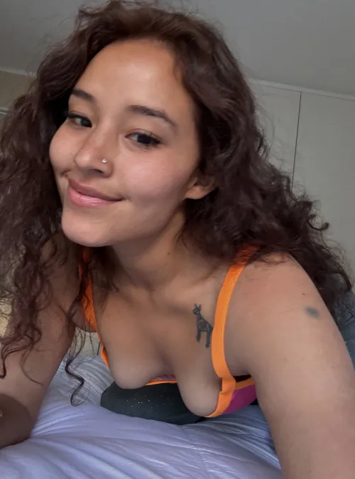 Trying to hypnotize you with my natural peruvian curves