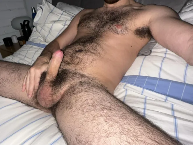 Trying to stay cool in this heat but it’s a bit hard with so much fur so I guess I have to strip 