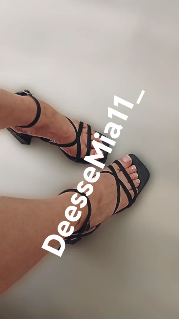 Tu aimes tu veux être à mes pieds ? viens me dm