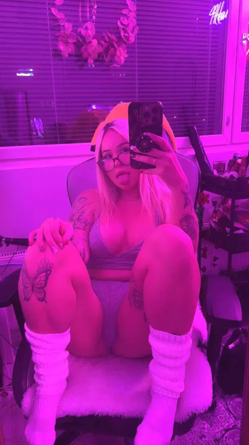 Tuuks keskeyttää mun pelit ja panee?