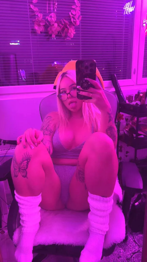 Tuuks keskeyttää mun pelit ja panee?