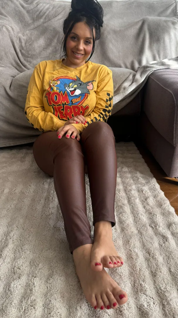 Tying my hairbun to spark bold charm believing I am the sexiest in the space