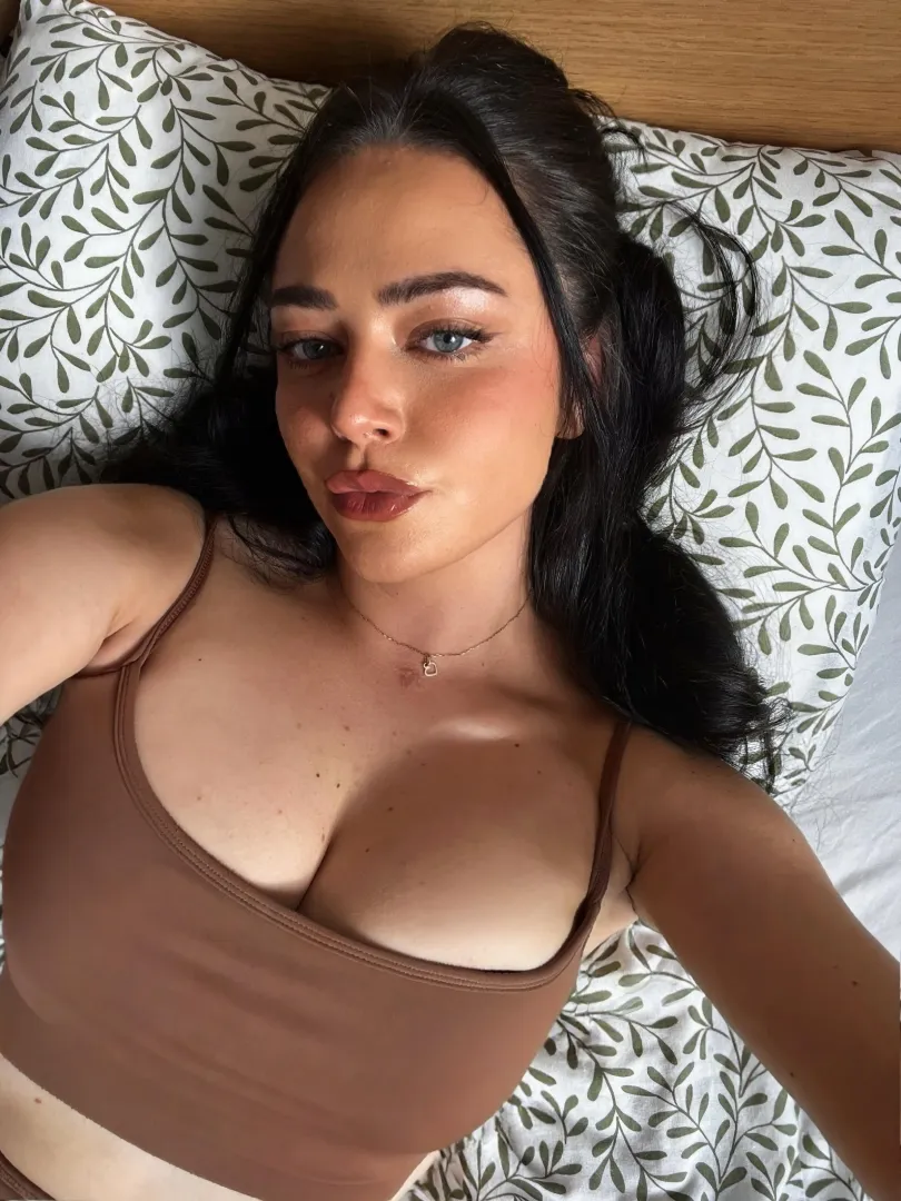 Uh ohh…you’re reaching for your wallet again, aren’t you? Reaching down your pants.. that’s it, take out that card and use it on Goddess..