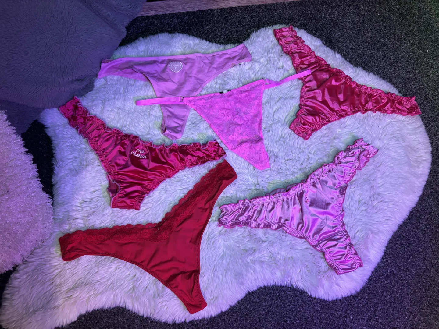 (Uk) who’s picking what I’m wearing? Xx