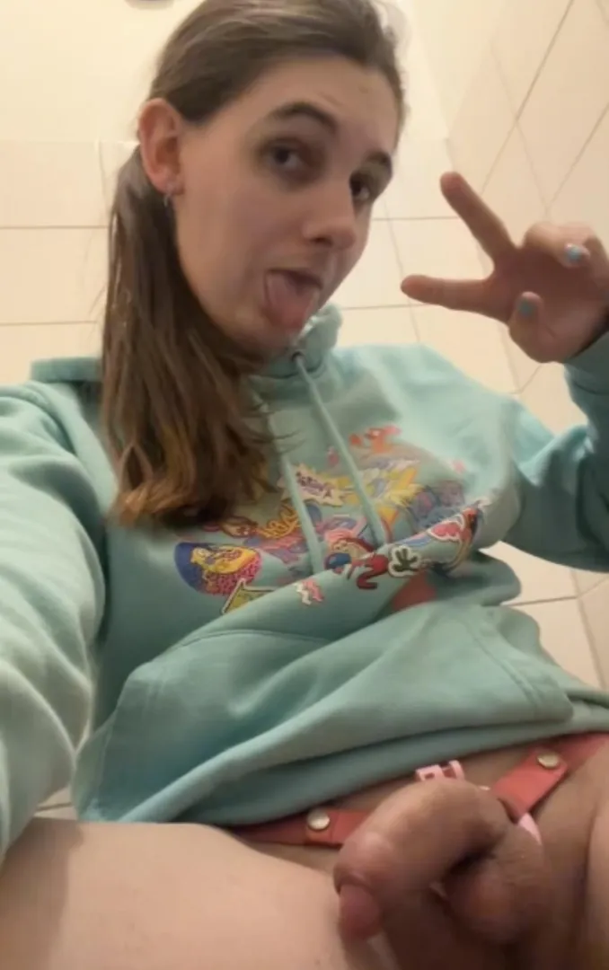 ur tongue needs to wrap around my girl cock nice and slow