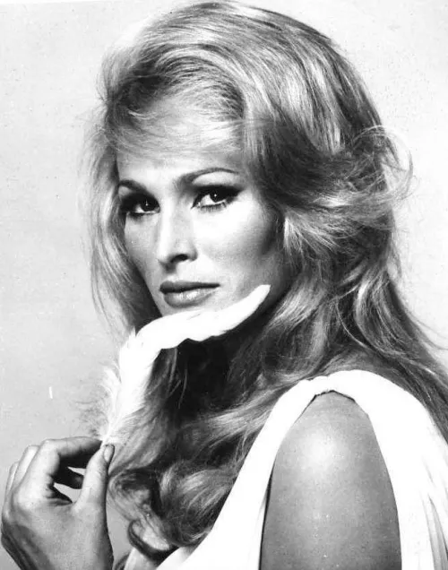Ursula Andress.