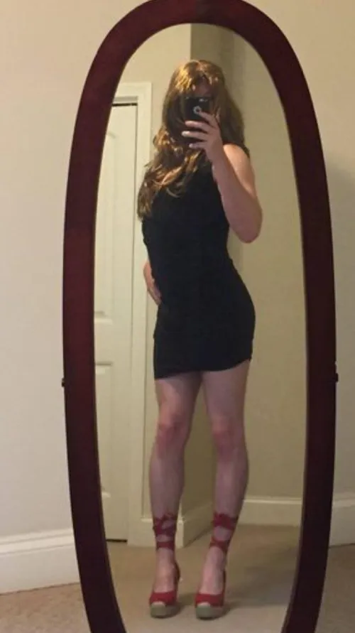 [USA] #NYC Submissive Sissy Offering Free Maid Service to Dominant Partner(s)