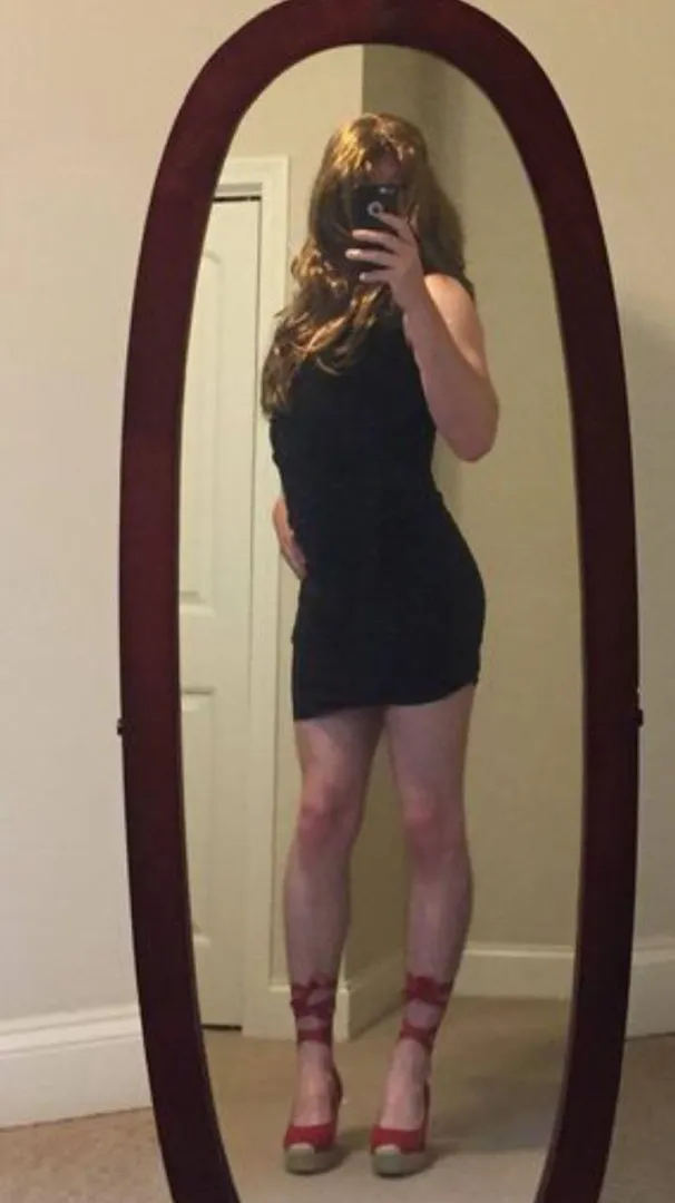 [USA] #NYC Submissive Sissy Offering Free Maid Service to Dominant Partner(s)