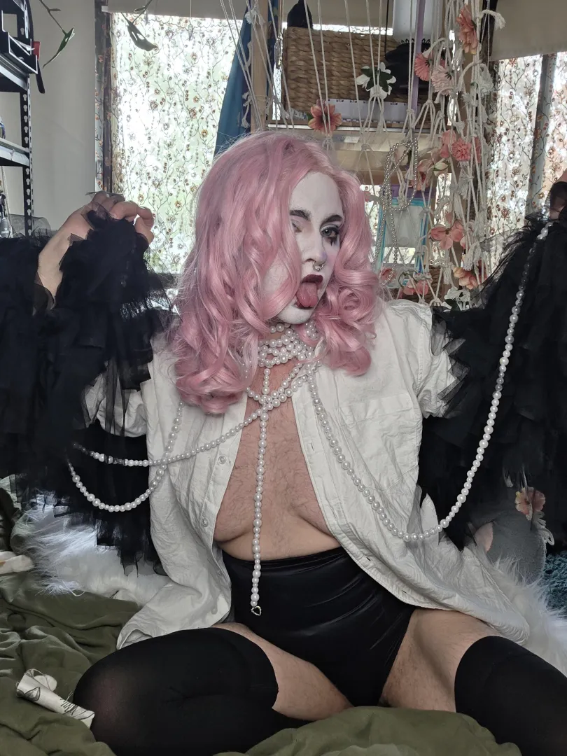 Valentines is such a cute time of year, I love pulling out all my pink stuff