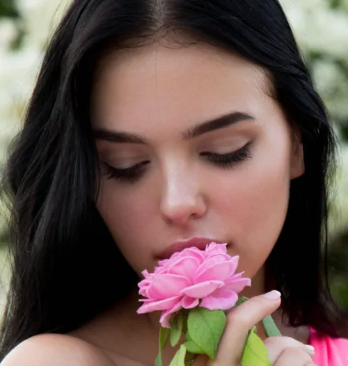  VENICE LEI 
Photos from the “FLOWER” gallery
A bloom you won’t forget ✨