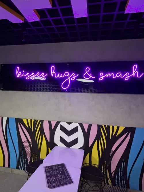 Vers here, hosting, the picture says it all