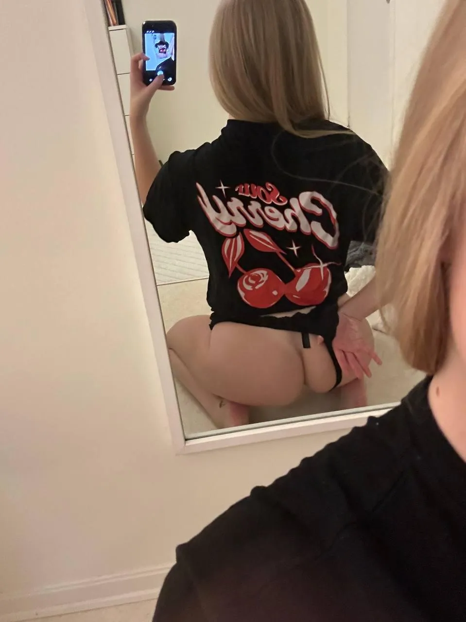 Vet inte riktig om jag kommer ångra mig men gilla så skickar jag när jag böjer mig framåt😘 (skynda)