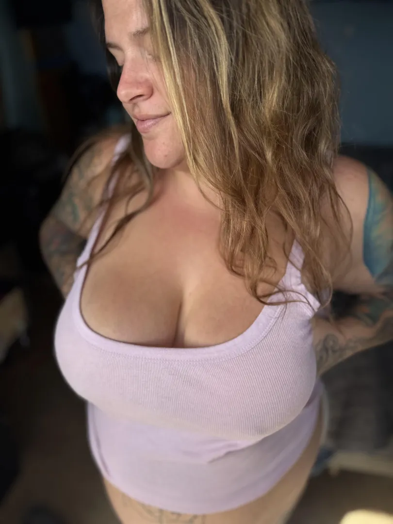 voluptuous BBW stoner covered in tattoos!