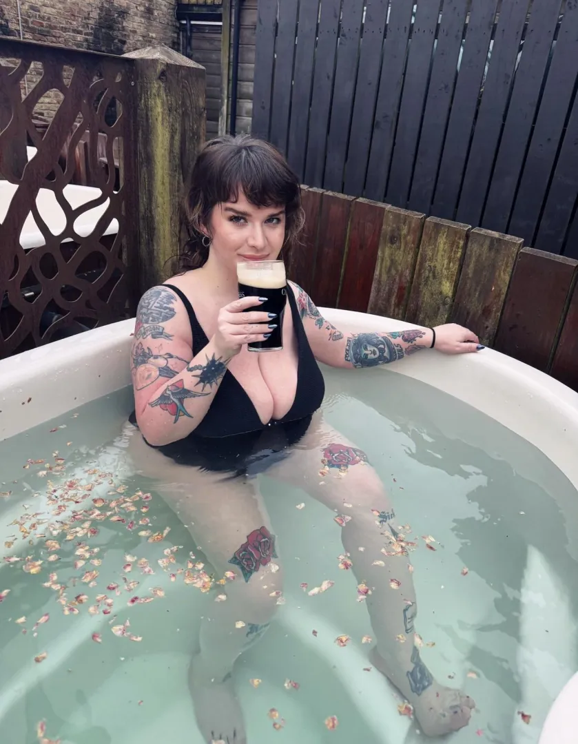 Wanna chat with an Irish gal in a hot tub?