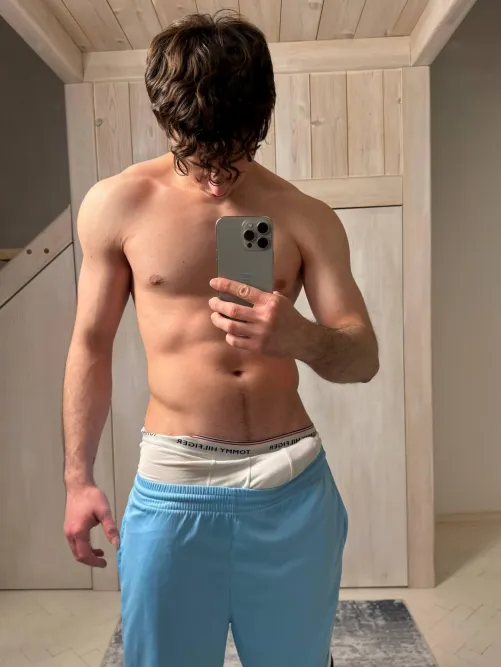 Wanna hang out and study? 