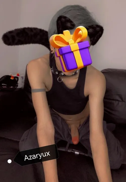 Wanna play with a needy catboy~? 