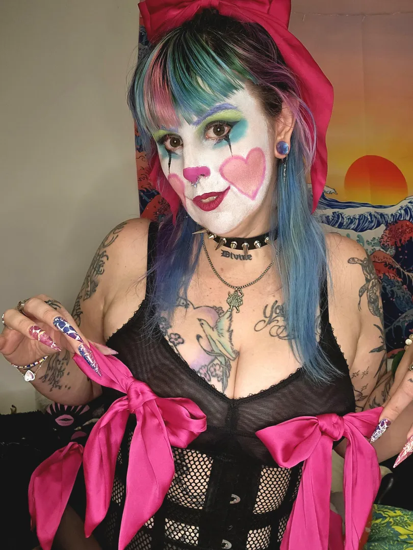 Wanna untie me? Or tie me up? 