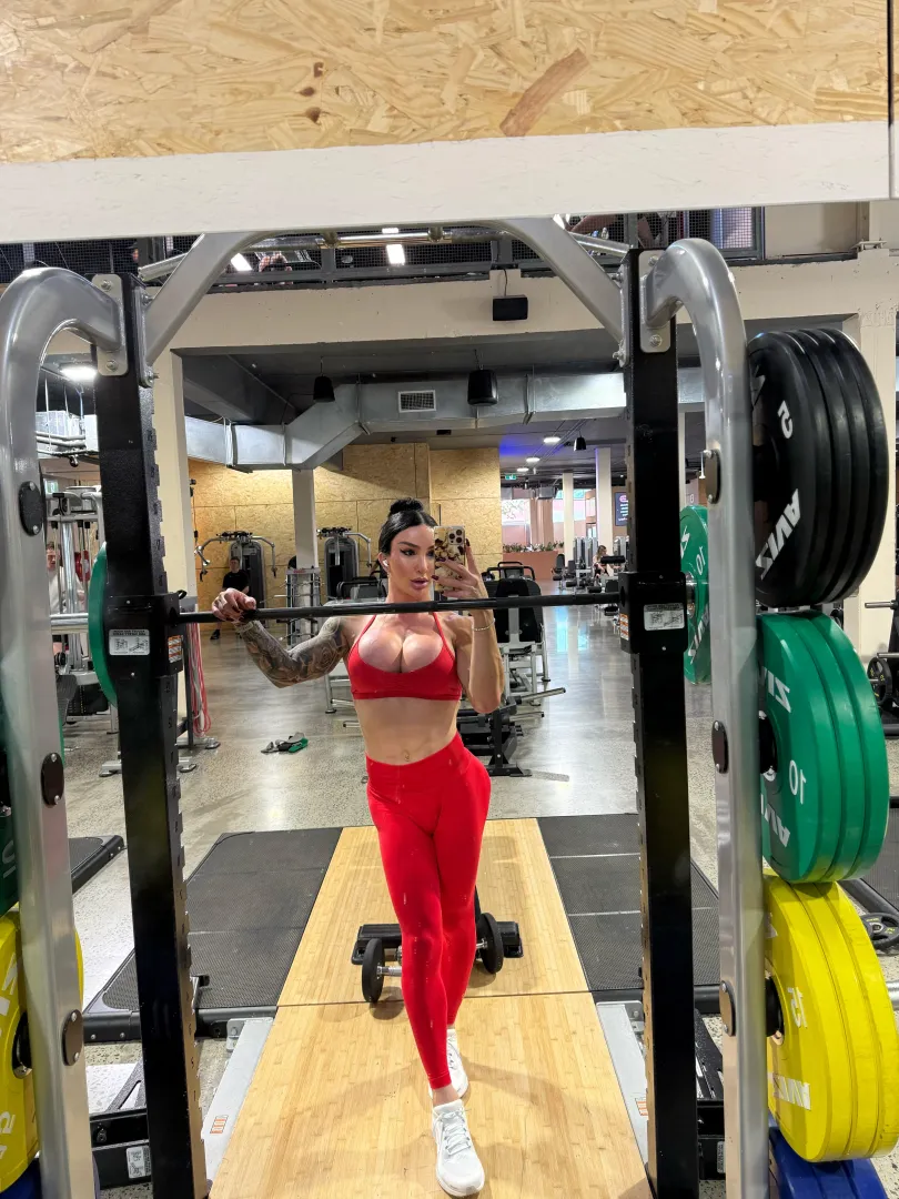 Wanna workout with me to fuck me later?