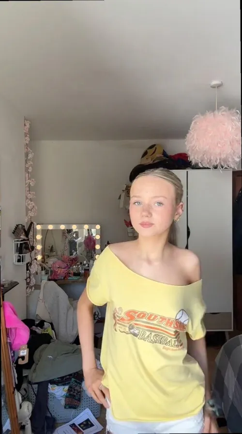 want a shy chick to mess around with drop a thought