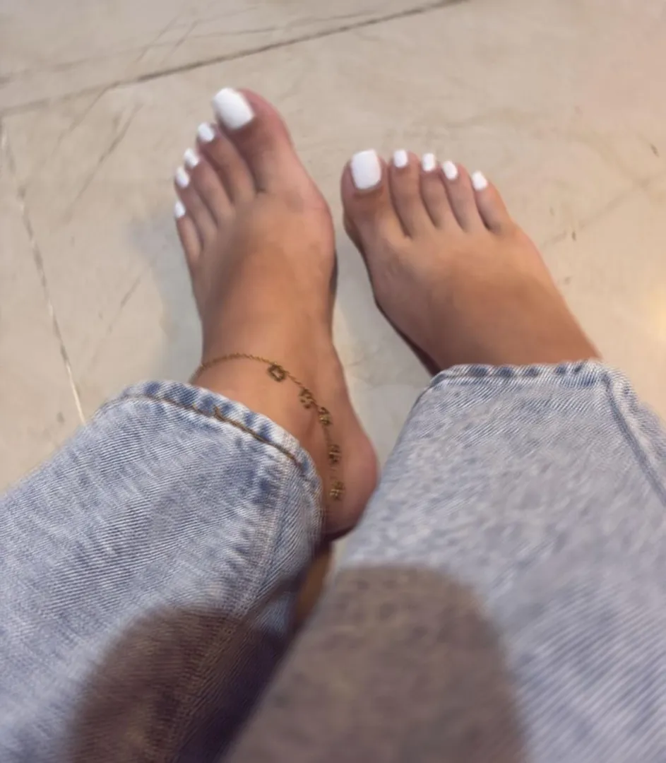 Want to suck on my toes? Send me your application