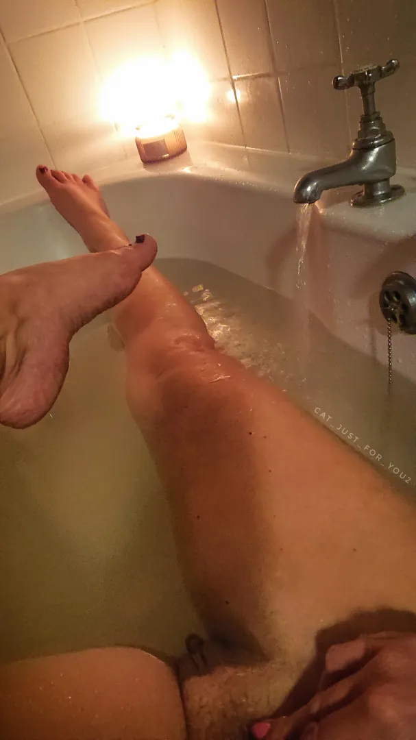 Warm bath, cosy for two [43]