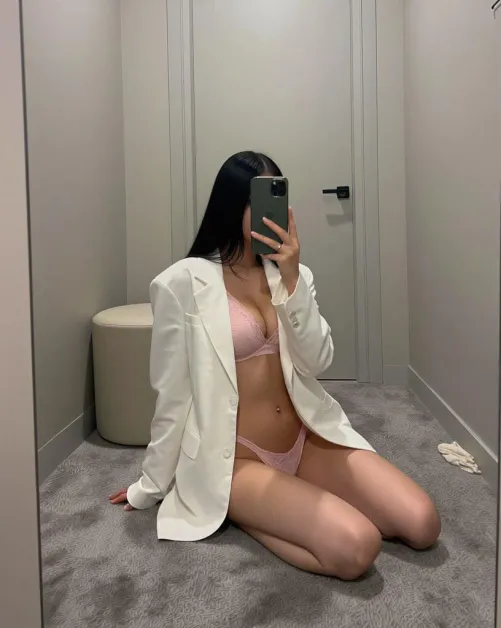 Watch me as I finger myself infront of you.