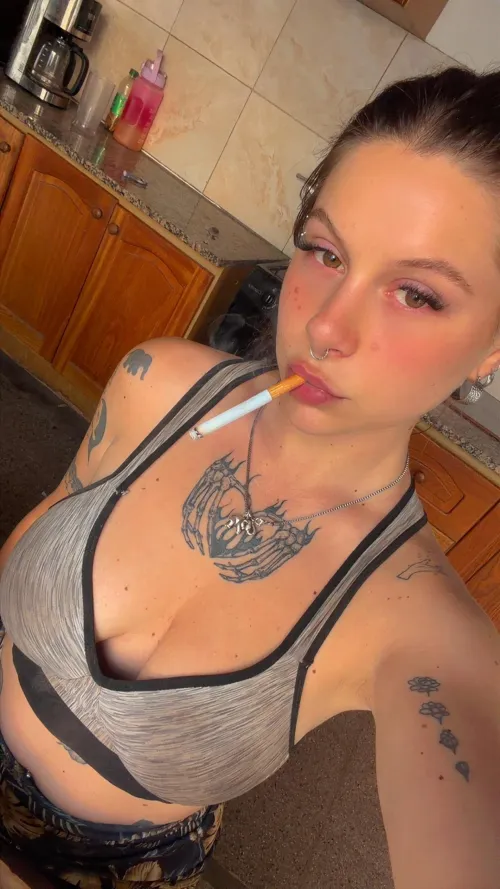 Watching me smoke in my gym fit… does that make you feel weak or obedient?