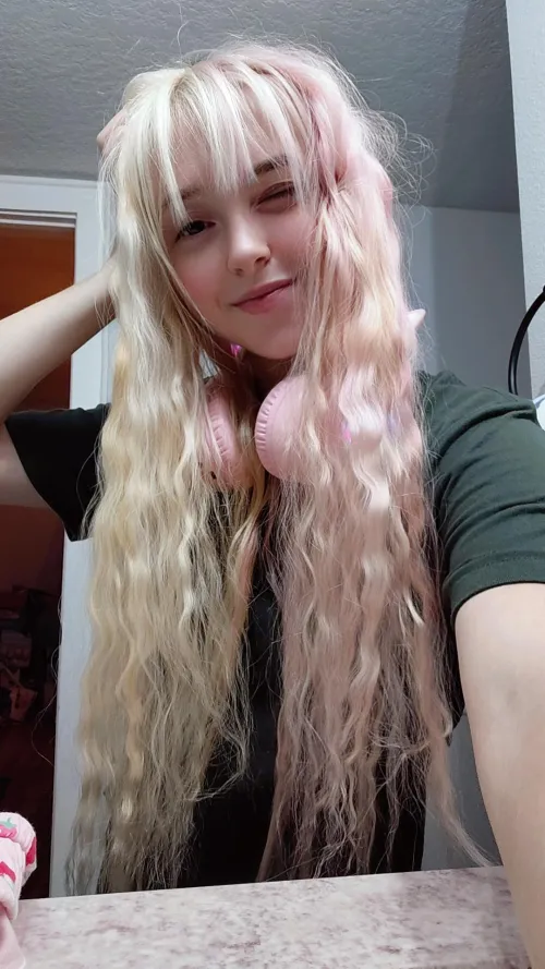 Wavy hair looks pretty okay on me