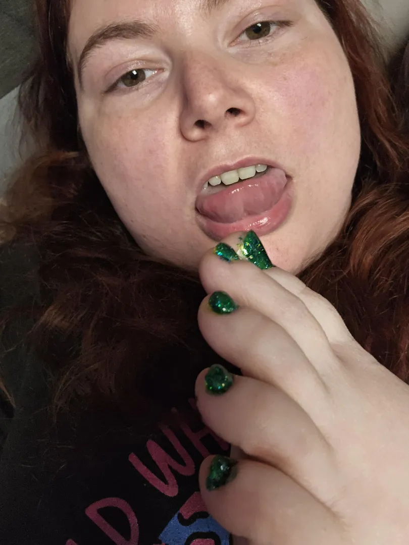 We can lick my toes together ❤️