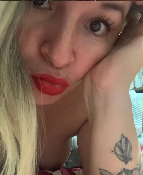 We can sext while you show me how hard you are, I'll show you how horny I get...