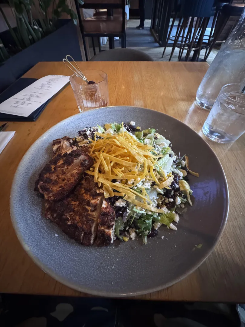 Went to Earls on Friday night and got eye fucked by a group of women, don’t hesitate to reach out  (m)