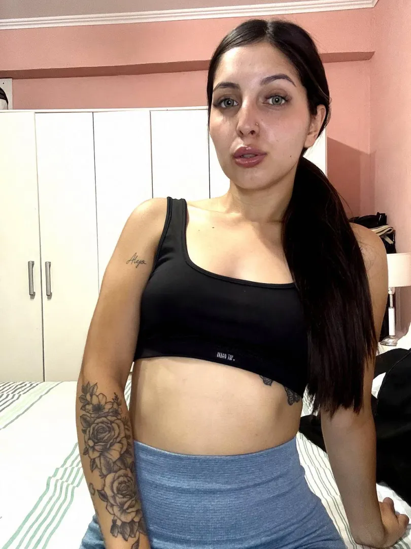 West Side cutie, 22, down for fun nights!