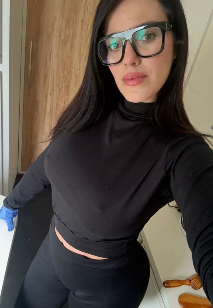 What about 43 yo. wearing black leggings.