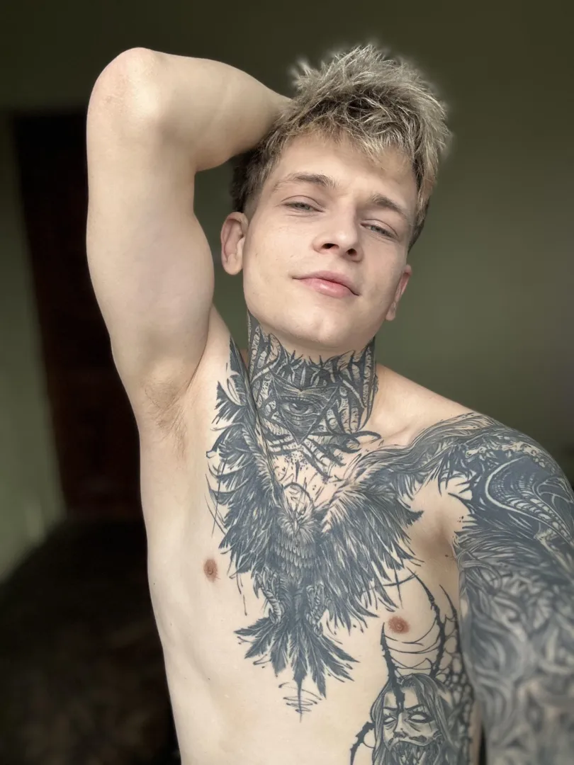 What are u looking at bro? Wanna sniff my pits? Alright go ahead!