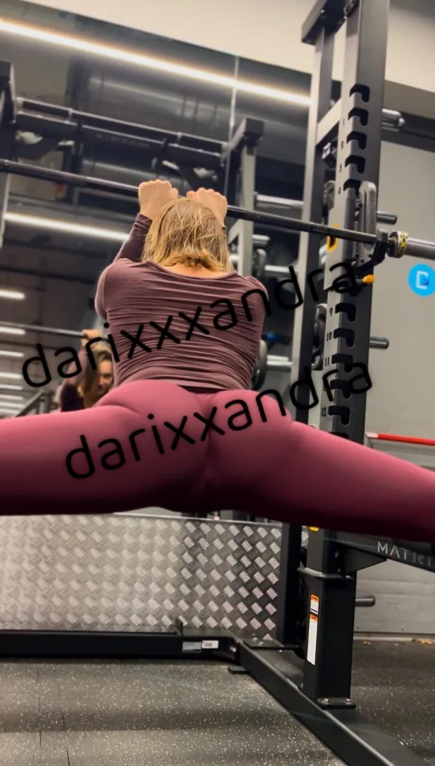 What can be better than a flexible Mistress? A flexible Mistress who’s Slavic ‍♀️