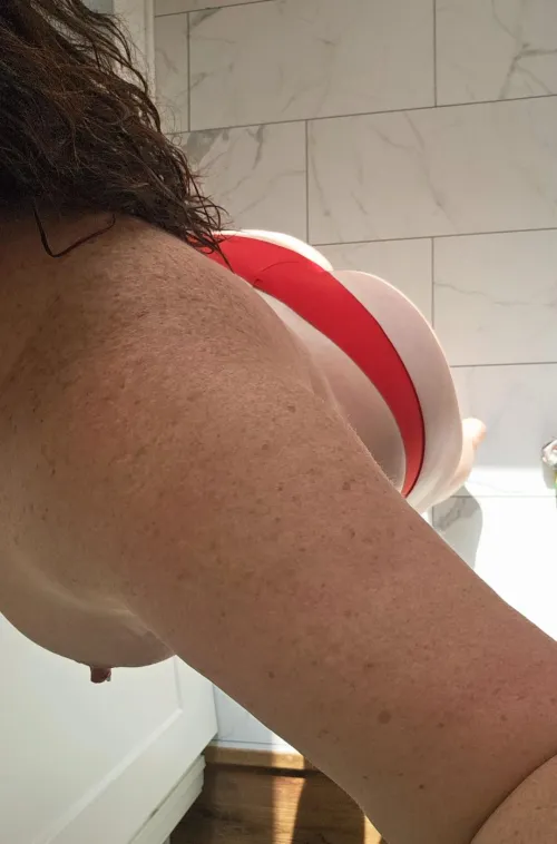 What does sex and snow have in common? You never know how many inches you're going to get or how long it will last.......